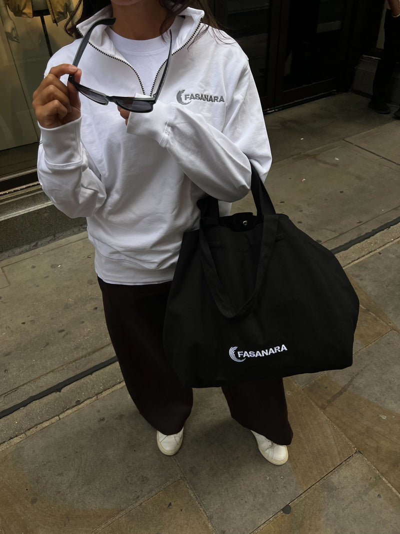 Wide-size tote bag