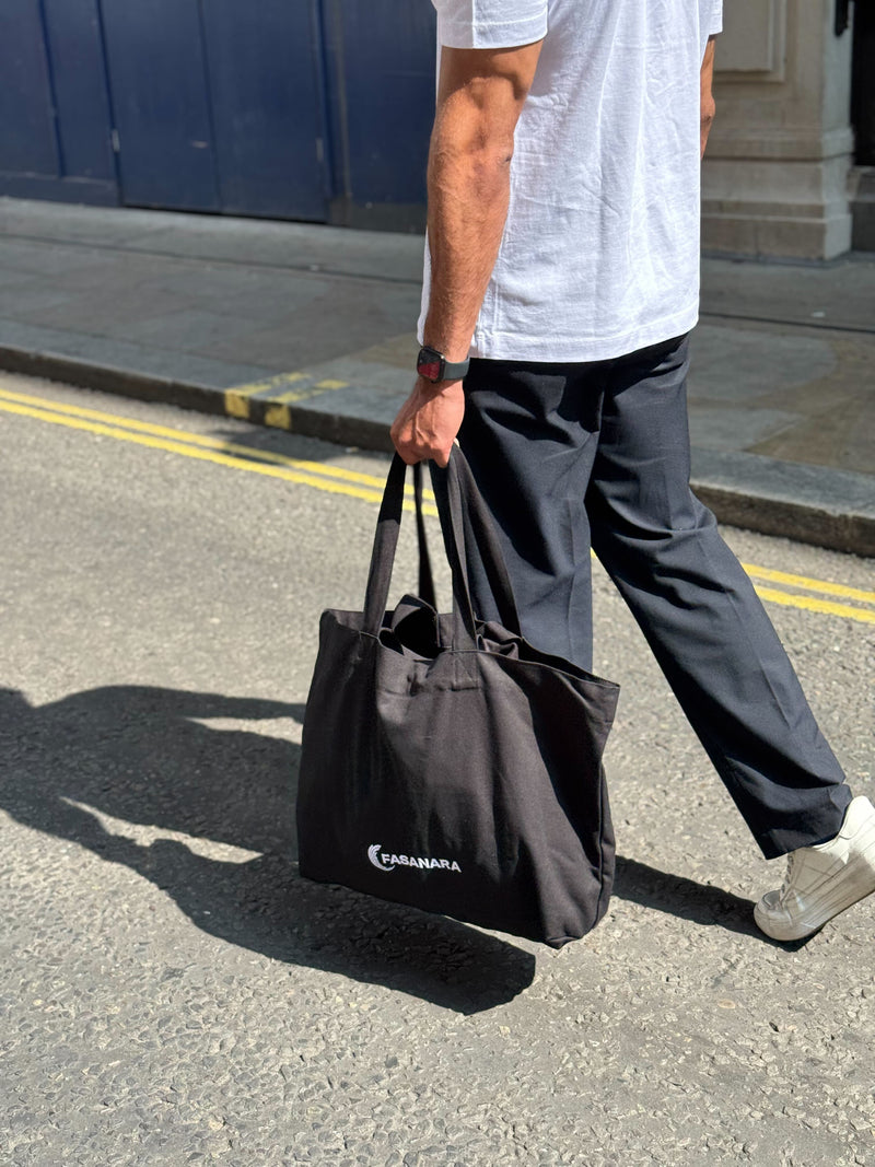 Wide-size tote bag