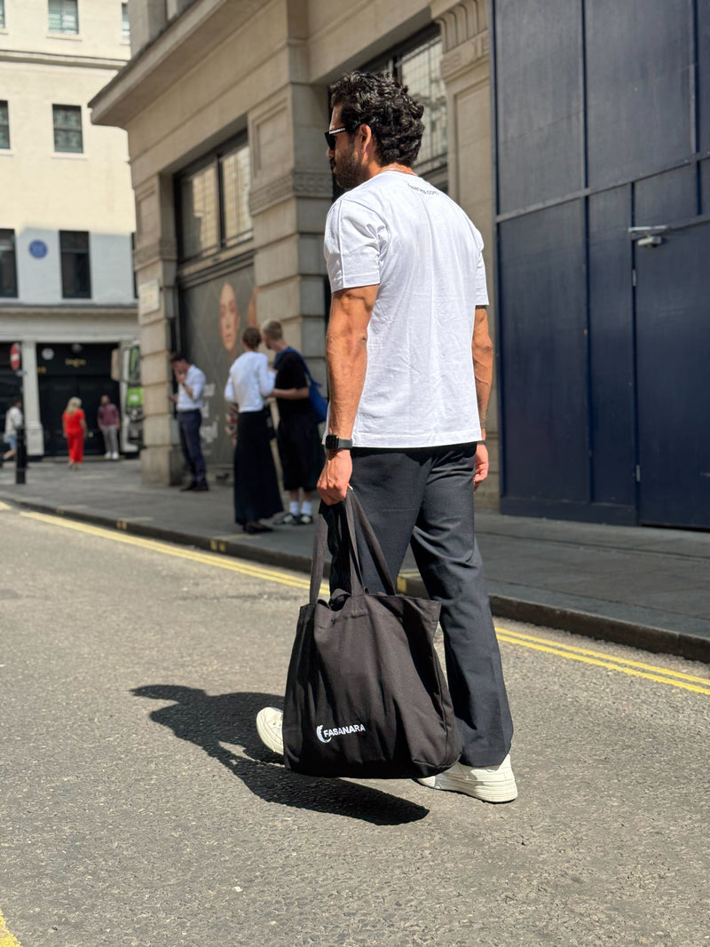 Wide-size tote bag