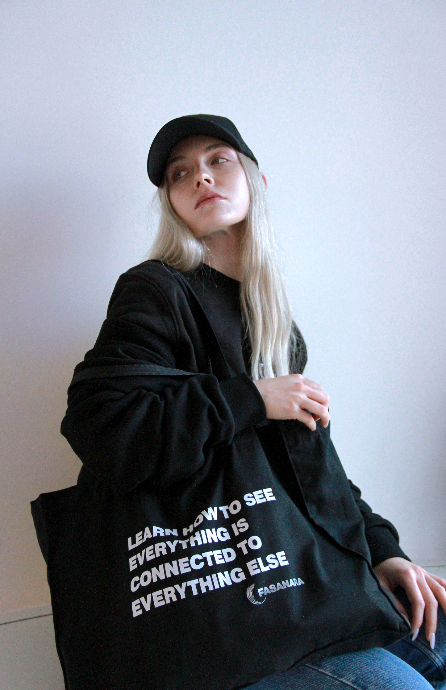 Wide-size tote bag