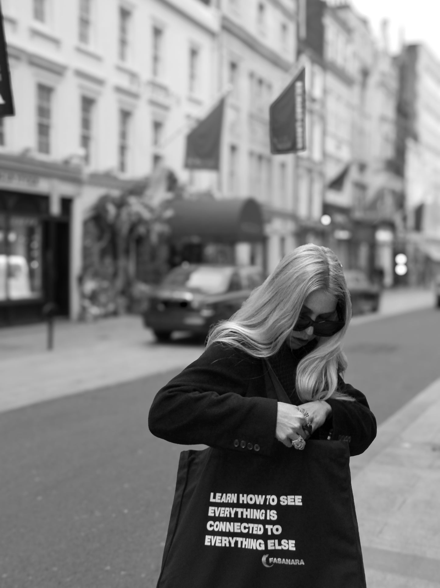 Wide-size tote bag