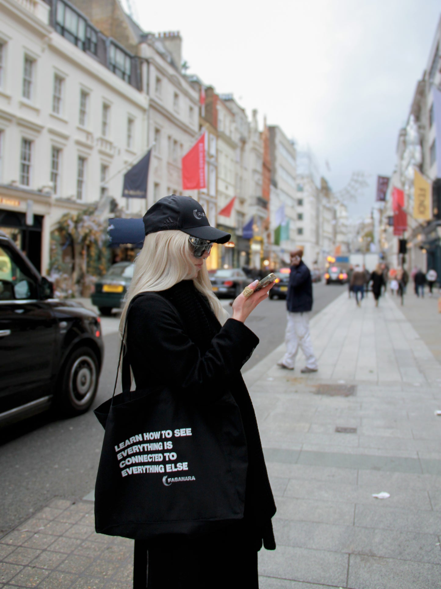 Wide-size tote bag